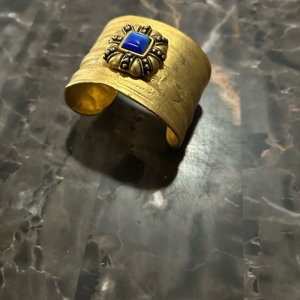 Vintage Unsigned Gold Tone Statement Cuff Bracele… - image 2